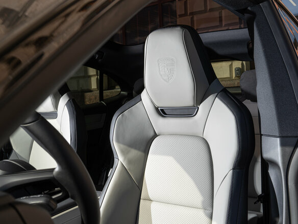 2026 Porsche Cayenne Electric IV, зелёный - вид 13