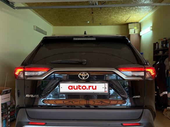 2020 Toyota RAV4 V (XA50), чёрный, 3700000 рублей - вид 4