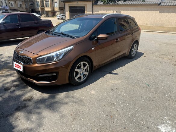 2016 Kia Ceed II Рестайлинг, коричневый, 1000000 рублей