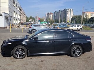 2021 Toyota Camry VIII (XV70) Рестайлинг, чёрный, 2100000 рублей, вид 2