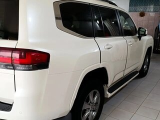 2023 Toyota Land Cruiser 300 Series, белый, 9750000 рублей, вид 3