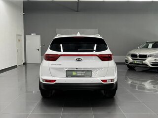 2018 Kia Sportage IV, белый, 1740000 рублей, вид 4