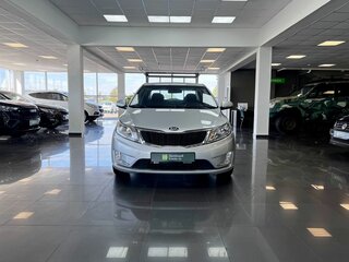2015 Kia Rio 6-speed III, серебристый, 990000 рублей, вид 3