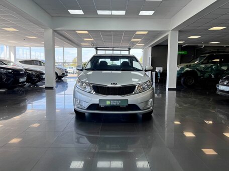 2015 Kia Rio 6-speed III, серебристый, 1045000 рублей, вид 3