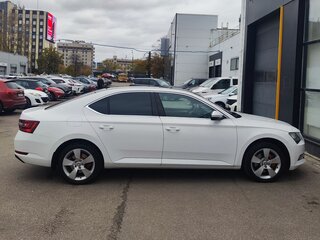 2018 Skoda Superb III, белый, 1925000 рублей, вид 4