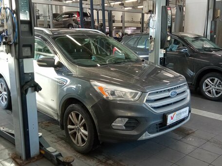 2017 Ford Kuga II Рестайлинг, серый, 1399000 рублей, вид 2