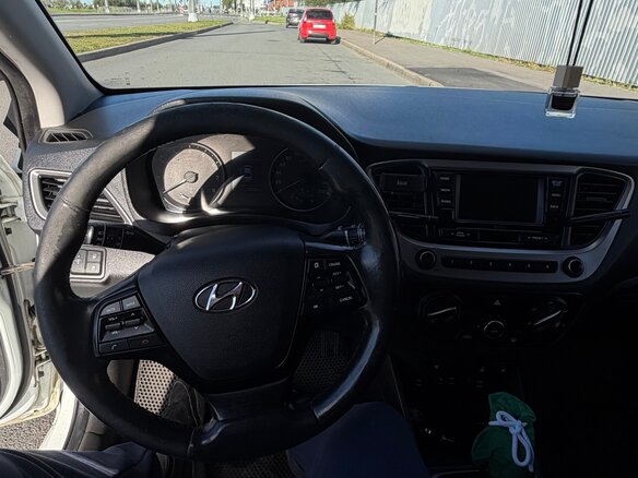 2018 Hyundai Solaris II, белый, 600000 рублей - вид 12