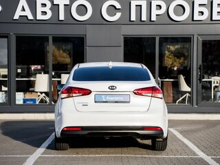 2019 Kia Cerato III Рестайлинг (Classic), белый, 1455000 рублей, вид 5