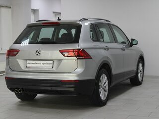 2017 Volkswagen Tiguan II, серебристый, 1519900 рублей, вид 4