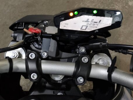 2017 Yamaha MT-09 (FZ-09), серый, 860000 рублей, вид 5
