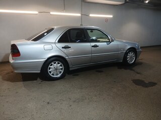 1999 Mercedes-Benz C-Класс 180 I (W202) Рестайлинг, серебристый, 335000 рублей, вид 2