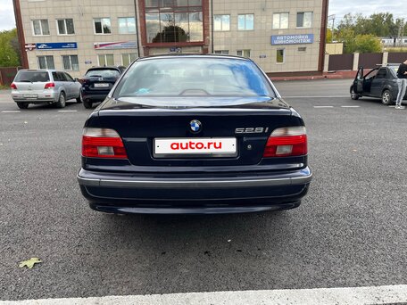 1998 BMW 5 серии 528i IV (E39), синий, 910000 рублей, вид 4