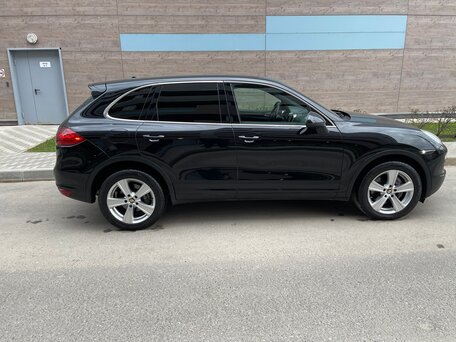 2011 Porsche Cayenne II (958), чёрный, 1799999 рублей, вид 3