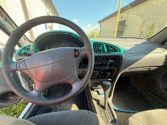 1999 Chevrolet Metro, белый, 60000 рублей - вид 7
