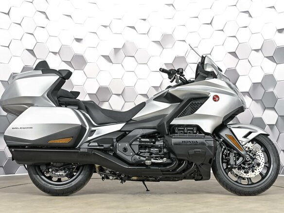 2025 Honda GL 1800 Gold Wing, серебристый, 3649000 рублей - вид 2