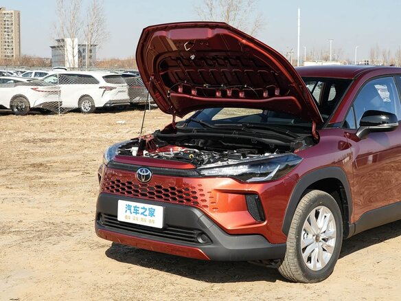 2025 Toyota Corolla Cross I Рестайлинг, оранжевый, 2950000 рублей - вид 5