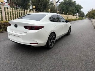 2021 Mazda 3 Axela IV (BP), белый, 1594800 рублей, вид 5