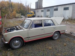 1975 Lada (ВАЗ) 2101, бежевый, 360000 рублей, вид 2