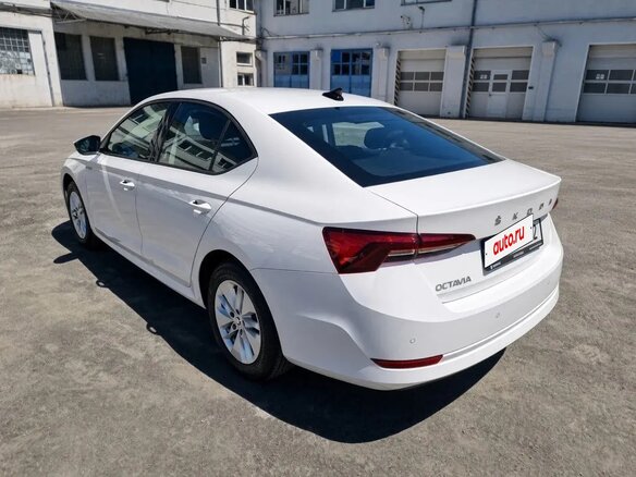 2023 Skoda Octavia IV (A8), белый, 2242000 рублей - вид 2