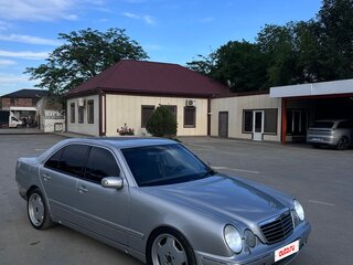 2001 Mercedes-Benz E-Класс 430 II (W210, S210) Рестайлинг, серебристый, 900000 рублей, вид 1