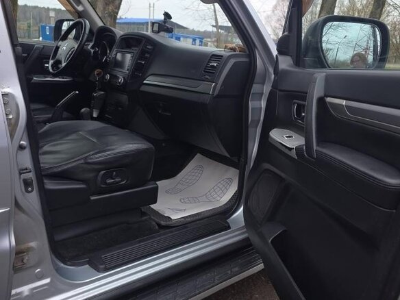 2011 Mitsubishi Pajero IV Рестайлинг 1, серебристый, 2100000 рублей - вид 11