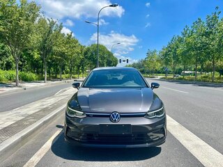 2023 Volkswagen Golf VIII, чёрный, 2010000 рублей, вид 2
