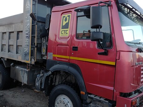 2022 Sinotruk Howo ZZ3327, красный, 3980500 рублей, вид 2
