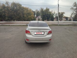 2013 Hyundai Solaris I, серебристый, 400000 рублей, вид 4