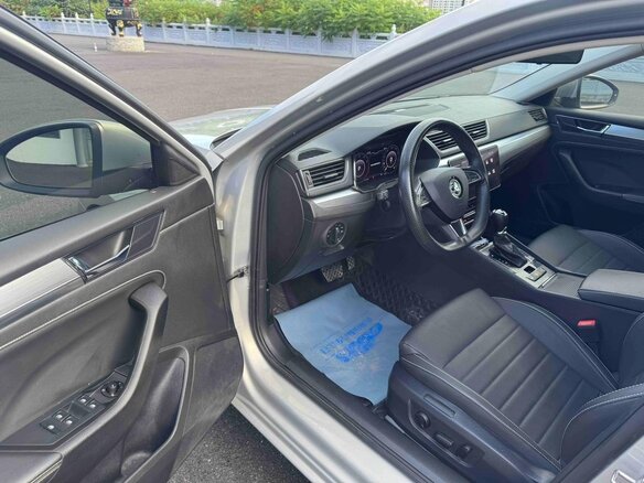 2022 Skoda Superb III Рестайлинг, серебристый, 2377700 рублей - вид 8
