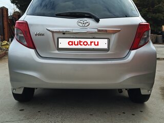 2012 Toyota Vitz III (XP130), серебристый, 660000 рублей, вид 3