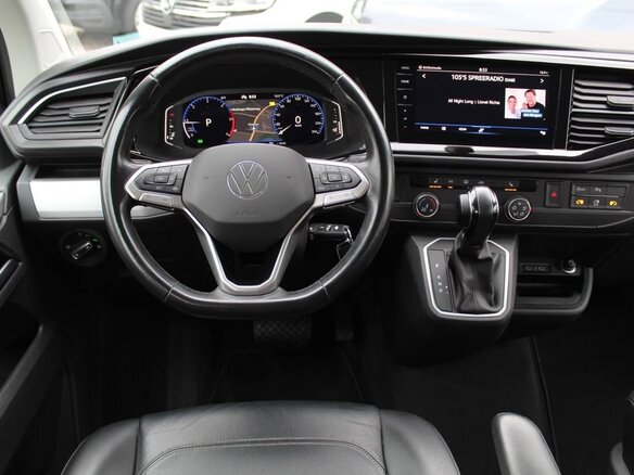 2022 Volkswagen Multivan T6 Рестайлинг, чёрный, 4679088 рублей - вид 4