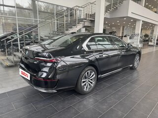 2025 BMW 7 серии 740i xDrive VII (G70), чёрный, 13200000 рублей, вид 3