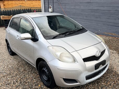 2010 Toyota Vitz II (XP90), серый, 550000 рублей, вид 3