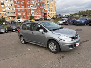 2013 Nissan Tiida I Рестайлинг, серебристый, 550000 рублей, вид 1