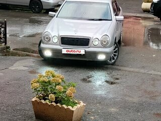 1998 Mercedes-Benz E-Класс 240 II (W210, S210), серебристый, 530000 рублей, вид 1