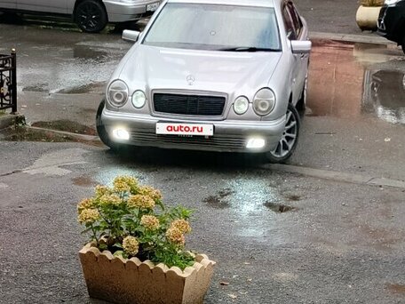 1998 Mercedes-Benz E-Класс 240 II (W210, S210), серебристый, 530000 рублей, вид 1