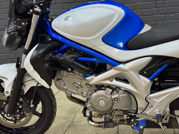 2010 Suzuki SFV 650 Gladius, синий, 515000 рублей - вид 16