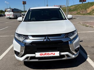2022 Mitsubishi Outlander III Рестайлинг 3, белый, 2500000 рублей, вид 3