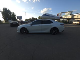 2021 Toyota Camry VIII (XV70) Рестайлинг, белый, 3060000 рублей, вид 5