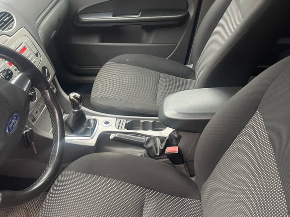 2010 Ford Focus II Рестайлинг, чёрный, 420000 рублей - вид 9