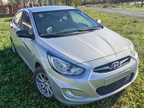 2012 Hyundai Solaris I, серебристый, 475000 рублей