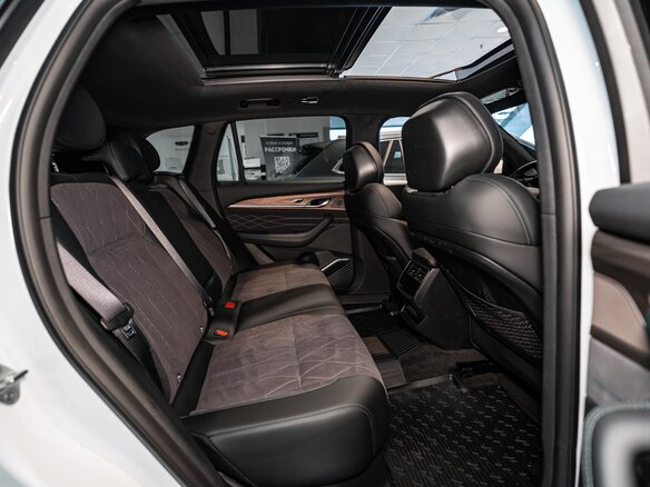 2026 Geely Monjaro I Рестайлинг, белый - вид 18