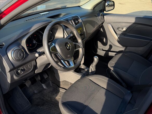 2018 Renault Logan Stepway II Рестайлинг, красный, 1100000 рублей - вид 4