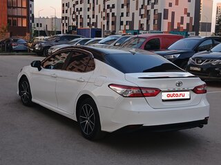 2019 Toyota Camry VIII (XV70), белый, 1699000 рублей, вид 5