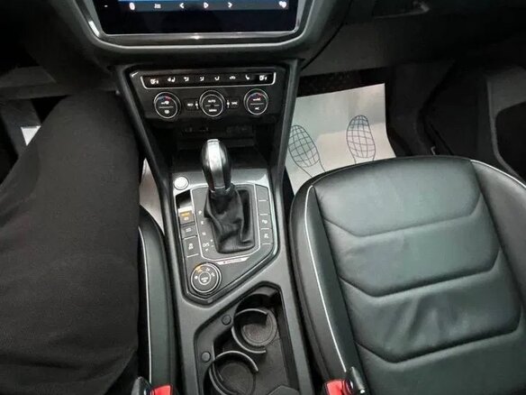 2017 Volkswagen Tiguan II, чёрный, 3440000 рублей - вид 31