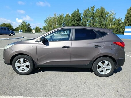 2013 Hyundai ix35 I, коричневый, 1080000 рублей, вид 4