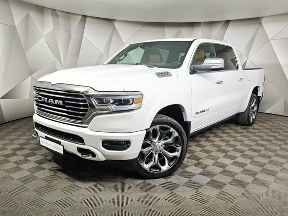 2019 Ram 1500 Crew Cab V, белый, 7200000 рублей