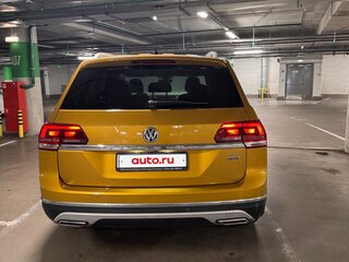 2018 Volkswagen Teramont I, золотистый, 3400000 рублей, вид 4