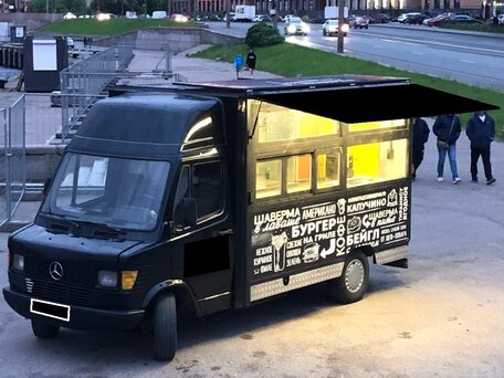 1994 Mercedes-Benz T1, чёрный, 650000 рублей, вид 1