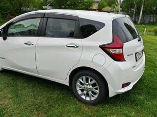 2017 Nissan Note e-Power II Рестайлинг, белый, 1500000 рублей, вид 4